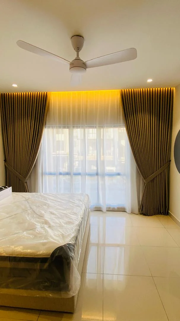 Langsir taupe bilik tidur LED